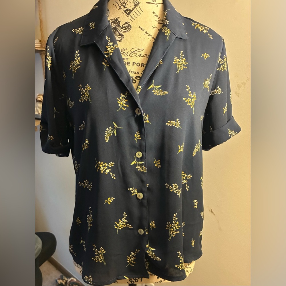 Vintage Floral Button-Up Shirt.